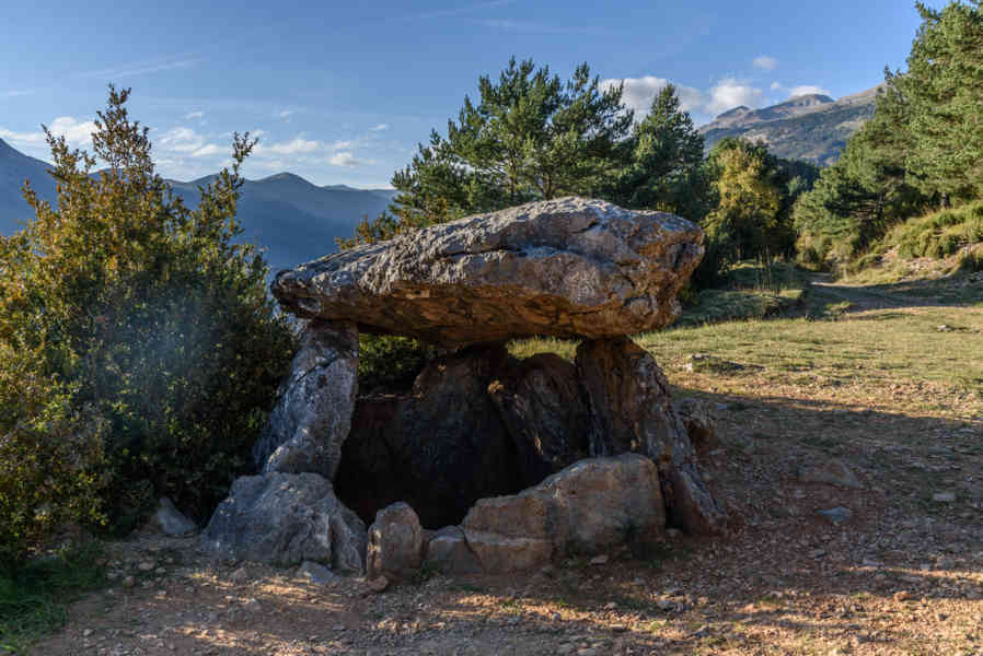 Huesca - Tella 41 - dolmen de Losa de Campa.jpg